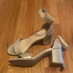 Girls/womens gold and silver heels